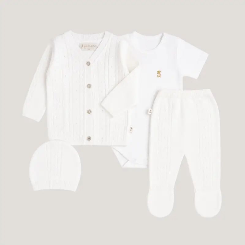 Set tejido de cuatro piezas trenzado Bebé Feliz para recién nacido, blanco