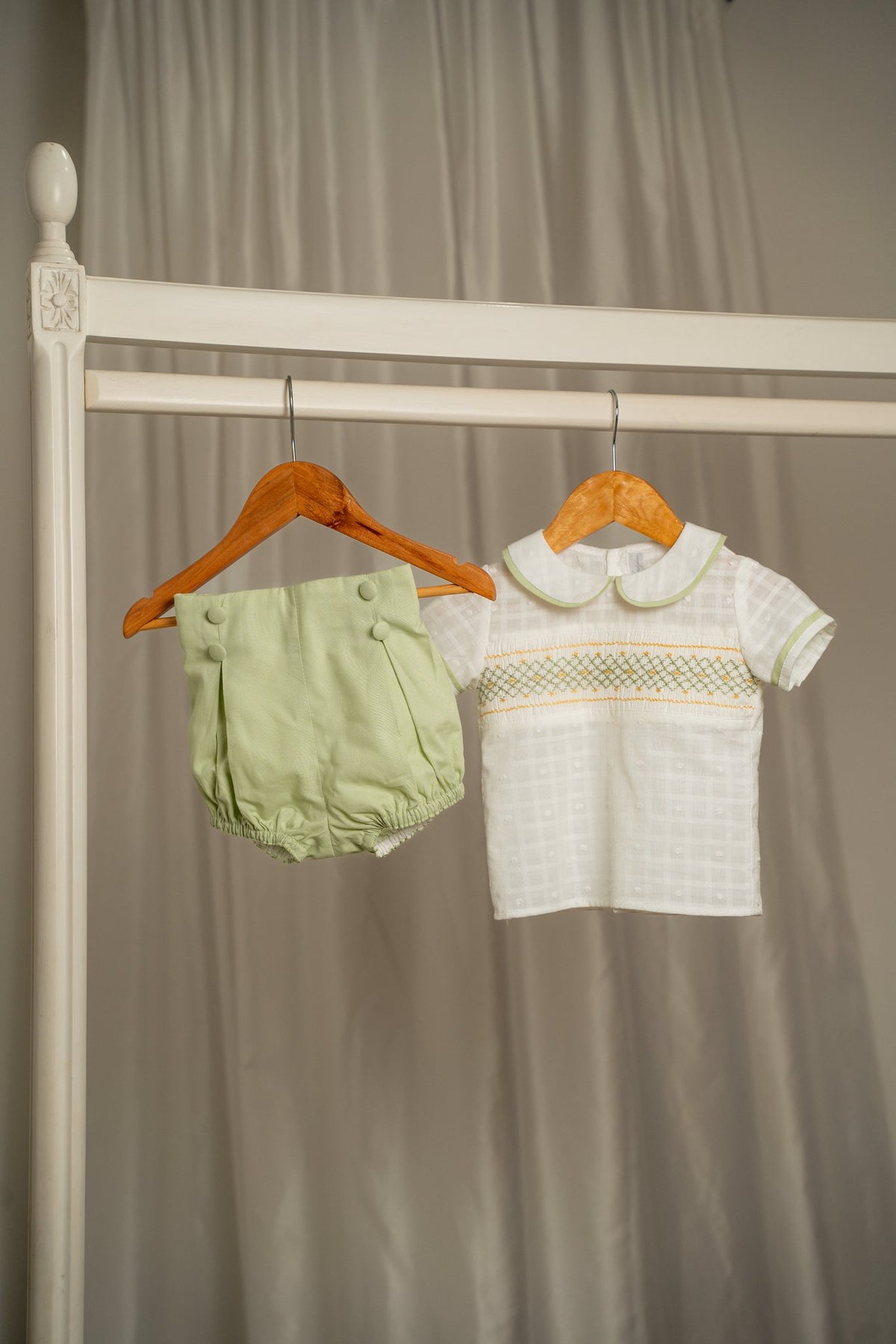 ÉTERNELLE · Conjunto smock pistacho